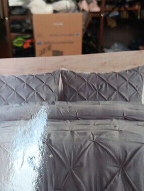 DARK Gray Comforter AND 2 SHAMS Set - VCNY